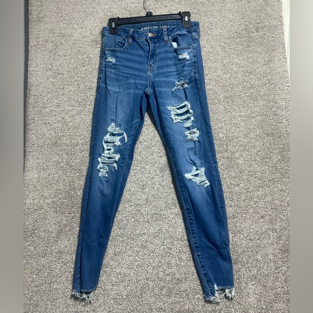 American Eagle Woman’s Distressed stretch Skinny Denim Jeans Size 6 Regular
